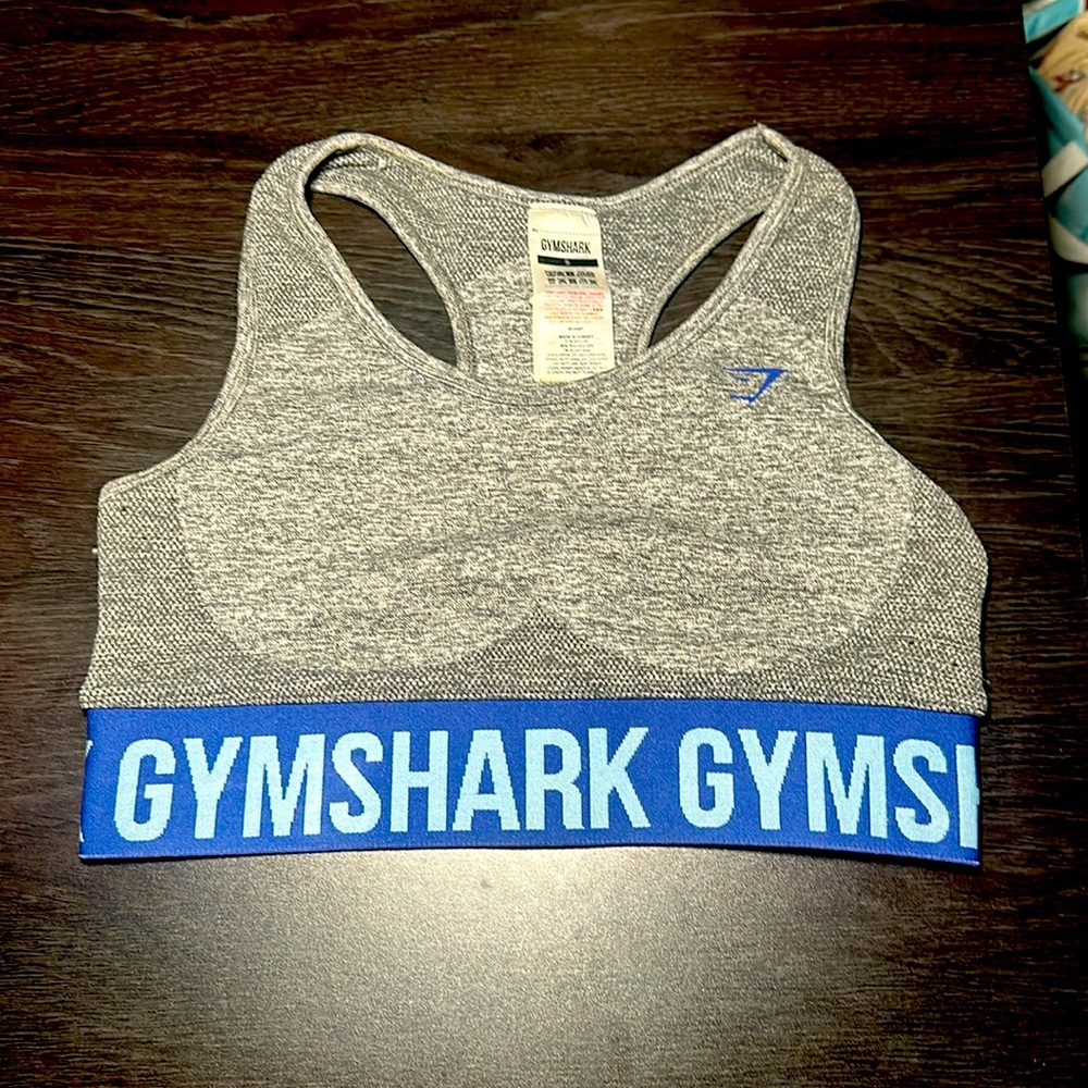 Gymshark (sports bra) size S (never worn)